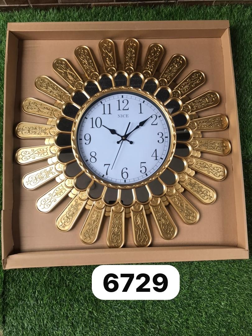 Strong wall clock